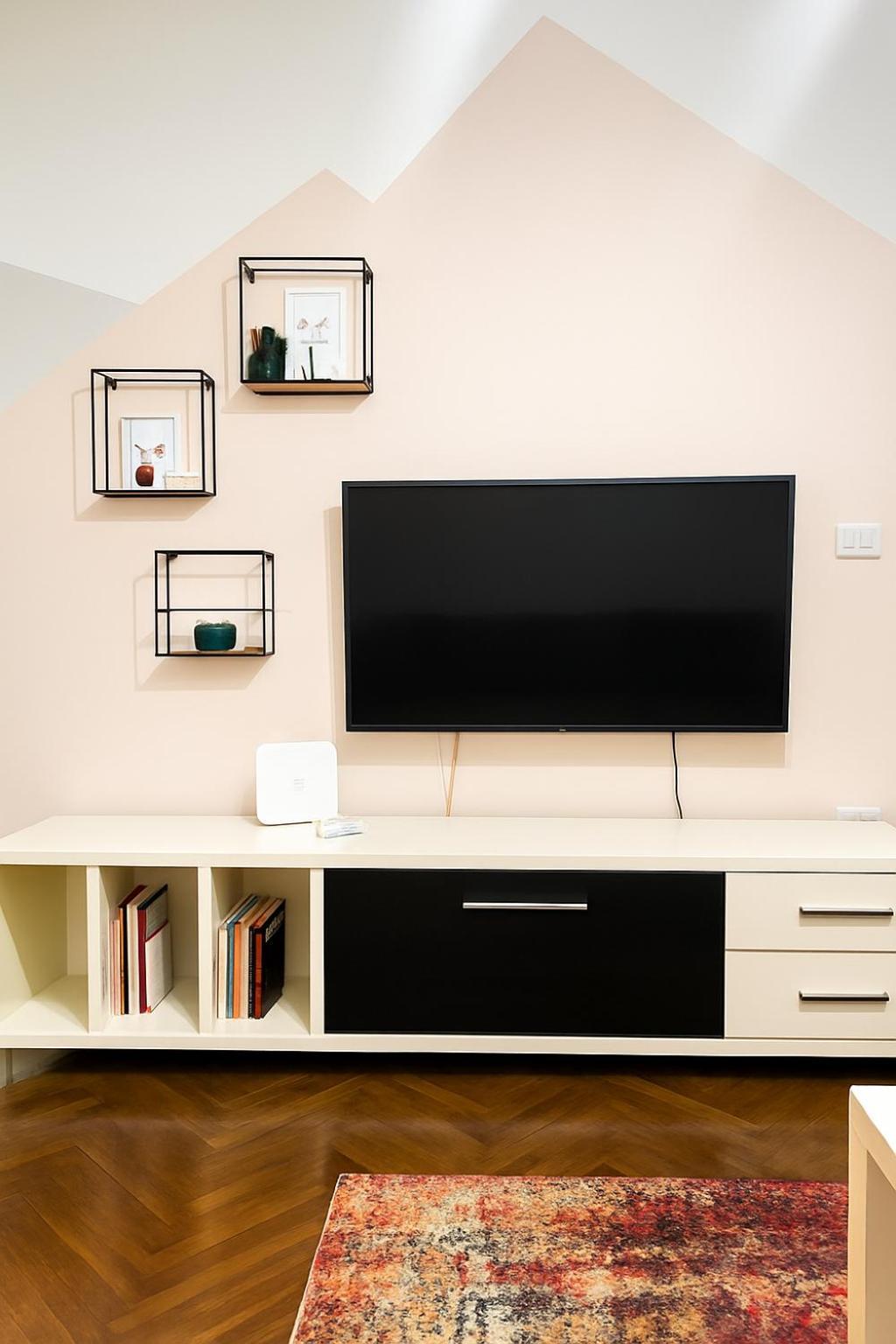 Tulips Central - Entire Apartment Тирана Екстер'єр фото